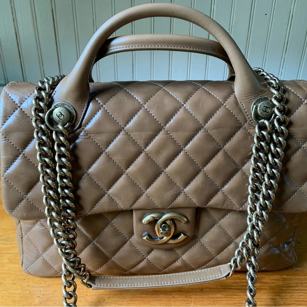 Classic brown lamb‎ skin Chanel handbag with shoulder strap